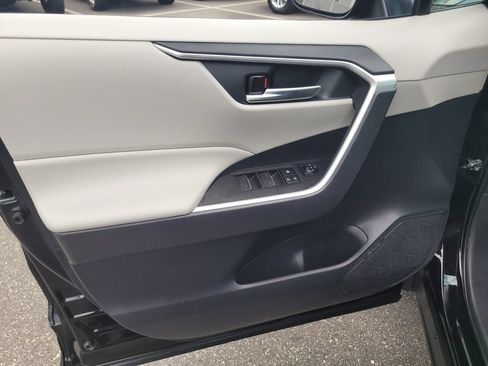 Used 2025 Toyota RAV4 XLE w/ Convenience Package FWD image 16