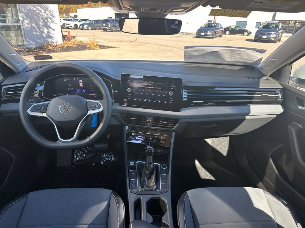 New 2027 Volkswagen Jetta SE FWD image 13