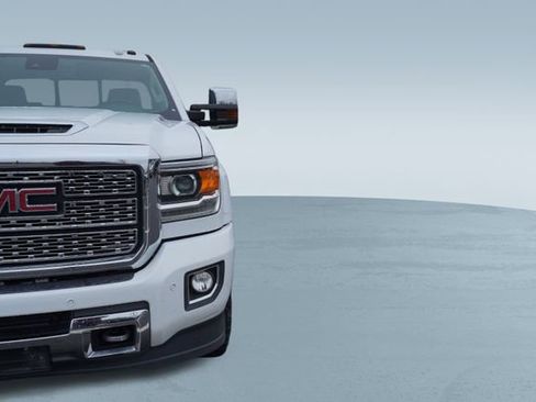 Used 2019 GMC Sierra 3500 Denali w/ Duramax Plus Package image 40