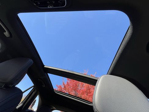 Used 2025 Mercedes-Benz GLC 350e 4MATIC image 28