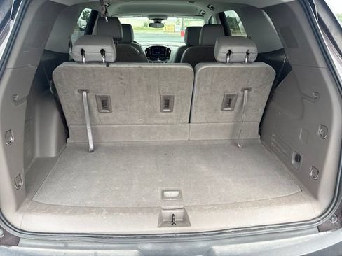 Used 2021 Chevrolet Traverse LT FWD image 14