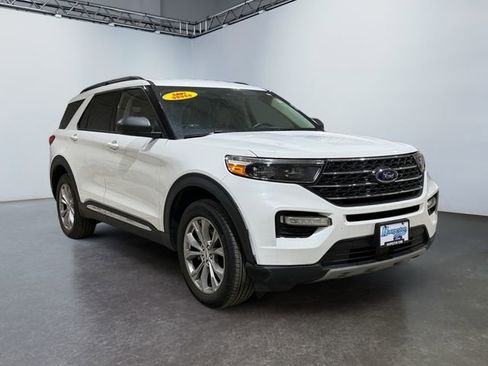 Used 2022 Ford Explorer XLT w/ Equipment Group 202A image 7