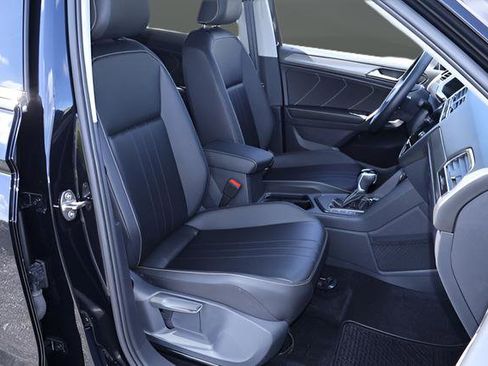 Certified 2024 Volkswagen Tiguan SE FWD image 20