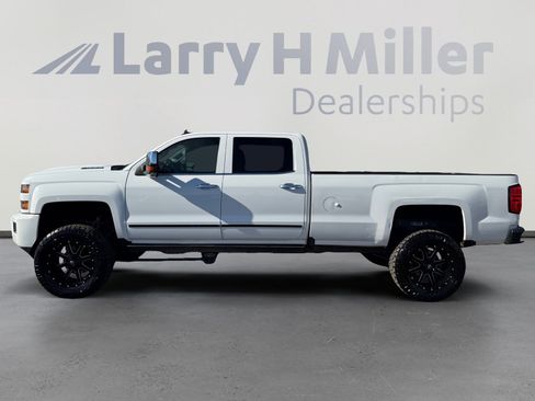 Used 2018 Chevrolet Silverado 3500 LTZ image 2