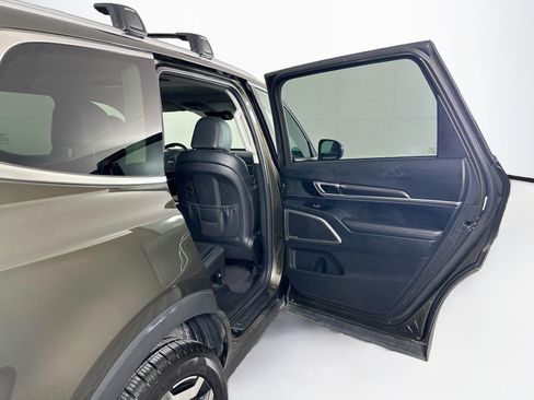 Used 2025 Kia Telluride S AWD/4WD image 33