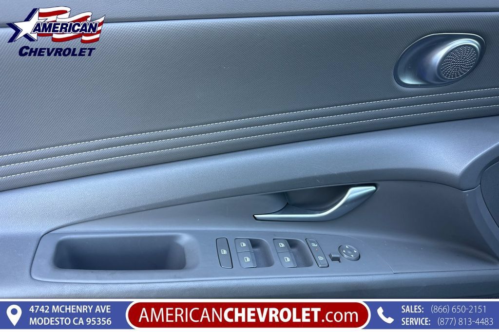 Used 2025 Hyundai Elantra SEL FWD image 11