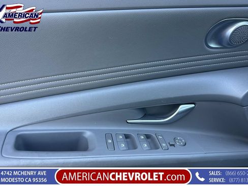 Used 2025 Hyundai Elantra SEL FWD image 11
