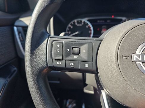 Used 2023 Nissan Rogue S FWD image 17