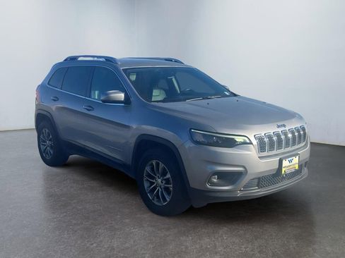 Used 2021 Jeep Cherokee Latitude Lux w/ Mopar Interior Package image 3