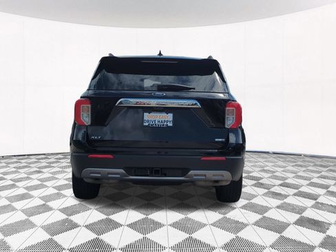 Used 2020 Ford Explorer XLT w/ Equipment Group 202A AWD/4WD image 4