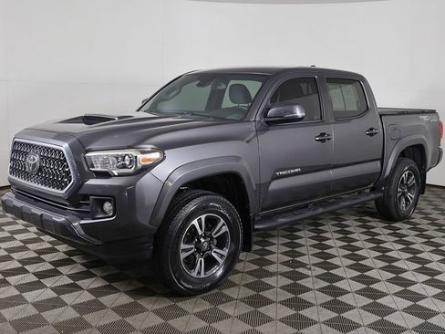 Used 2018 Toyota Tacoma TRD Sport AWD/4WD image 6