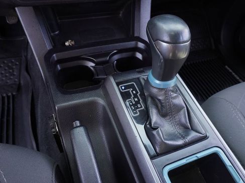 Used 2018 Toyota Tacoma TRD Off-Road w/ Technology Package image 19