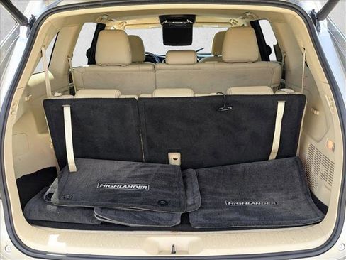 Used 2016 Toyota Highlander XLE image 6