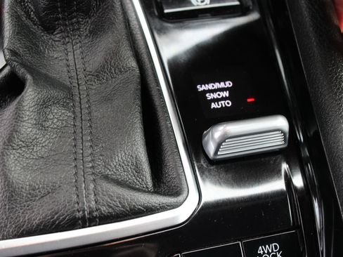 Used 2025 Jeep Compass Limited AWD/4WD image 18