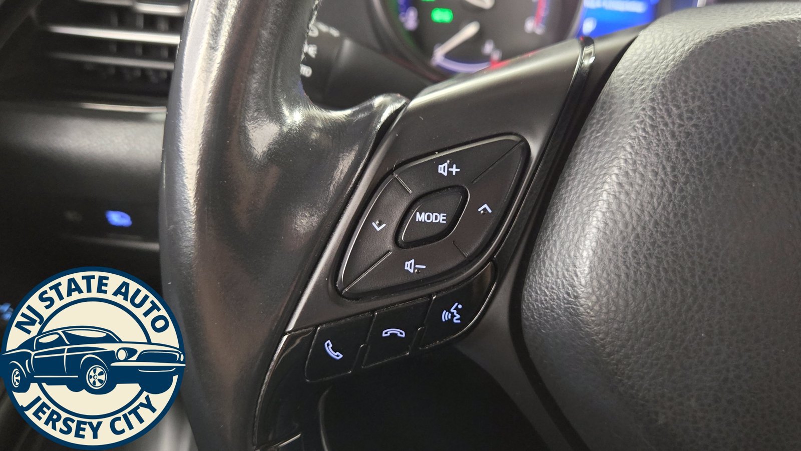 Used 2018 Toyota C-HR XLE FWD image 12