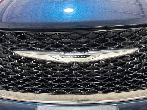 Used 2023 Chrysler Pacifica Touring-L w/ Uconnect Theater Family Group FWD image 24
