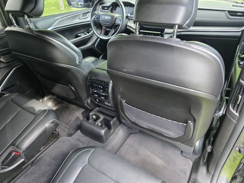 Used 2022 Jeep Grand Cherokee L Overland w/ Luxury Tech Group IV RWD image 28