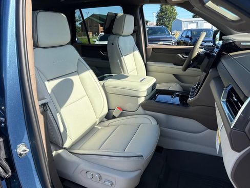 New 2026 GMC Yukon Denali w/ Denali Reserve Package AWD/4WD image 13