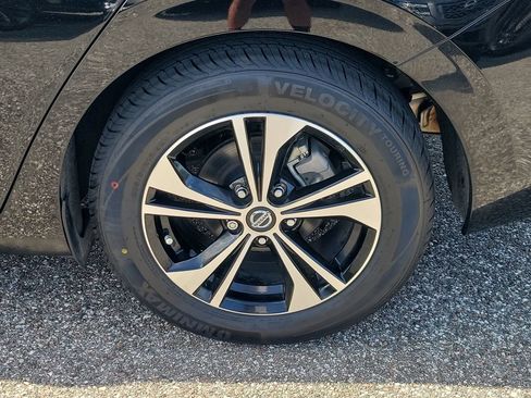 Used 2022 Nissan Sentra SV w/ Lighting Package FWD image 5