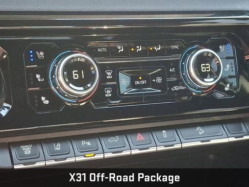 Used 2025 GMC Sierra 2500 AT4 AWD/4WD image 16