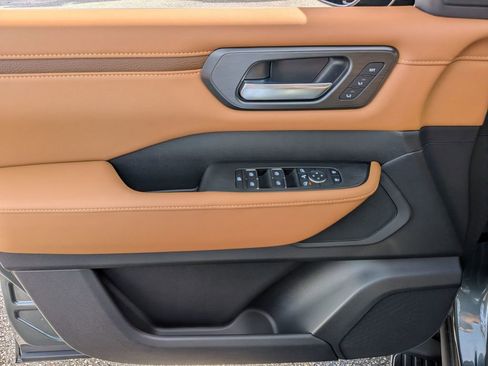 New 2026 Nissan Armada SL w/ Captain's Chari Seat Package image 12