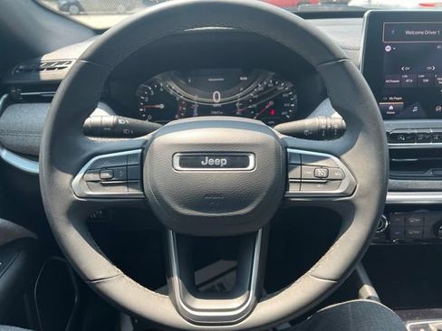 Used 2024 Jeep Compass Latitude AWD/4WD image 13