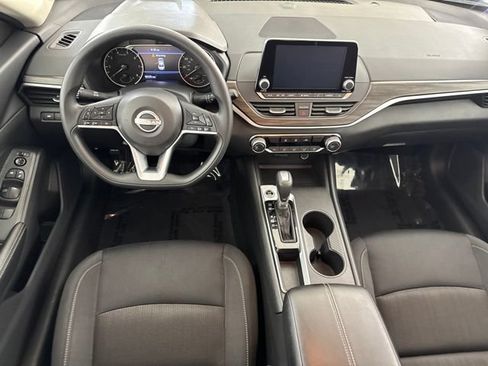 Used 2025 Nissan Altima 2.5 SV FWD image 28