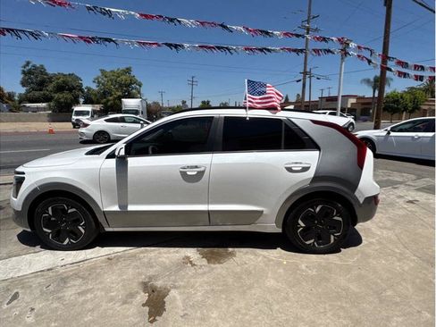 Used 2023 Kia Niro Wave FWD image 6