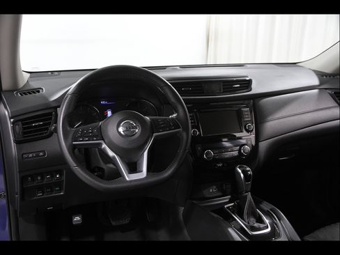 Used 2019 Nissan Rogue SV AWD/4WD image 7