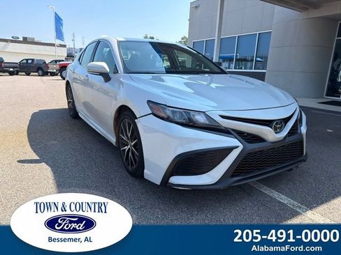 Used 2023 Toyota Camry SE FWD image 1