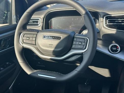 New 2025 Jeep Wagoneer L Series II w/ Convenience Group I AWD/4WD image 8