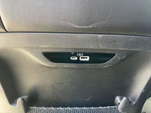 Used 2023 Chrysler Pacifica Touring-L FWD image 45