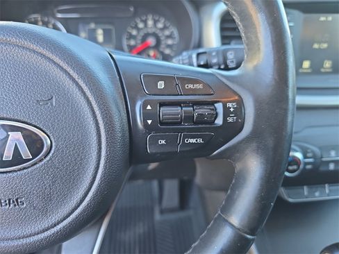 Used 2017 Kia Sorento LX w/ LX Convenience Package image 15