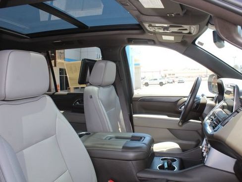 Used 2022 GMC Yukon SLT w/ SLT Premium Package AWD/4WD image 17