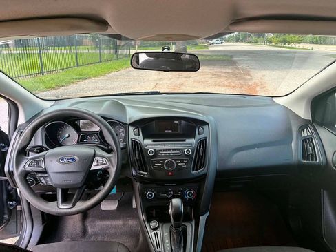 Used 2017 Ford Focus SE FWD image 15