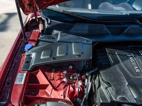 Used 2012 Jaguar XJ image 21