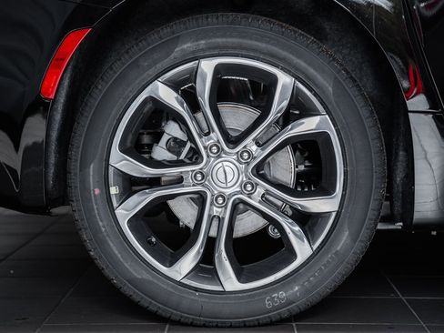 New 2026 Chrysler Pacifica Pinnacle image 17