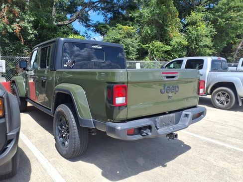 Used 2022 Jeep Gladiator Sport AWD/4WD image 2