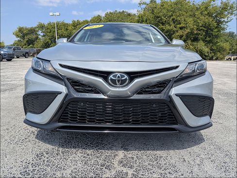Used 2022 Toyota Camry SE w/ Audio Upgrade Package FWD image 9