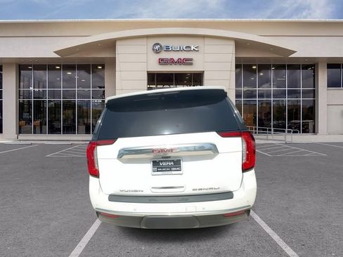Used 2022 GMC Yukon XL Denali w/ Denali Premium Package AWD/4WD image 12