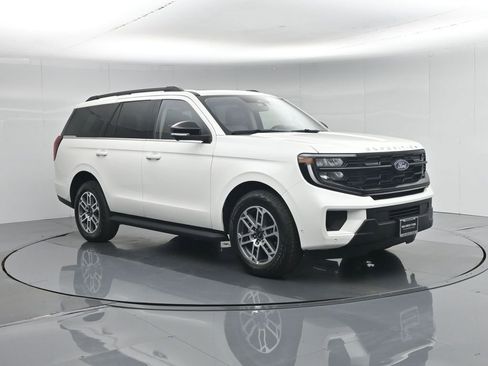 Certified 2025 Ford Expedition Active AWD/4WD image 39