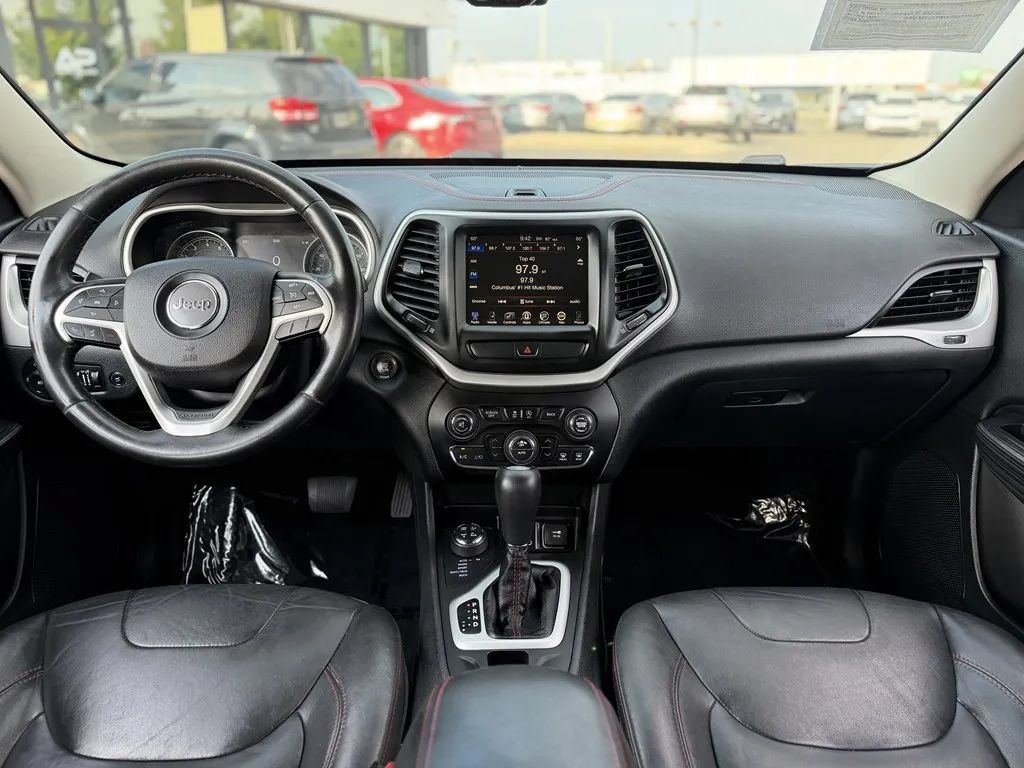 Used 2015 Jeep Cherokee Trailhawk w/ Comfort/Convenience Group AWD/4WD image 11