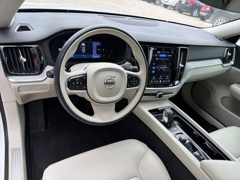 Used 2025 Volvo V60 B5 Cross Country Plus image 14