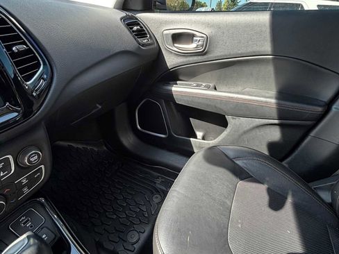Used 2018 Jeep Compass Limited image 29