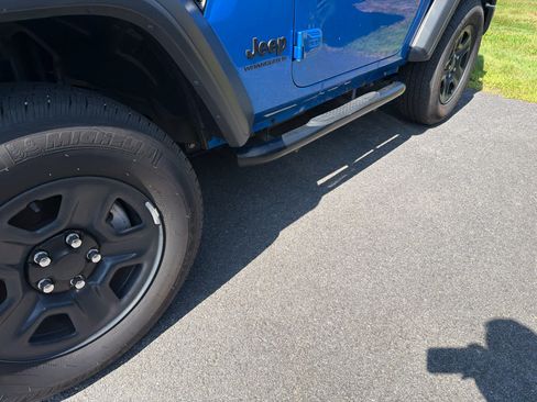 Used 2023 Jeep Wrangler Sport AWD/4WD image 4
