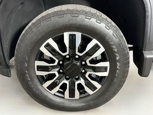 Used 2024 GMC Sierra 2500 Denali Ultimate image 8