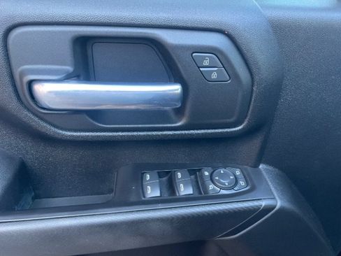 Used 2021 Chevrolet Silverado 2500 Custom w/ Custom Value Package AWD/4WD image 9