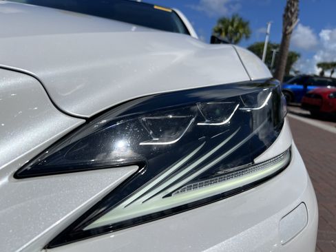 Used 2019 Lexus LS 500 RWD image 6