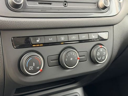 Used 2016 Volkswagen Tiguan S image 12