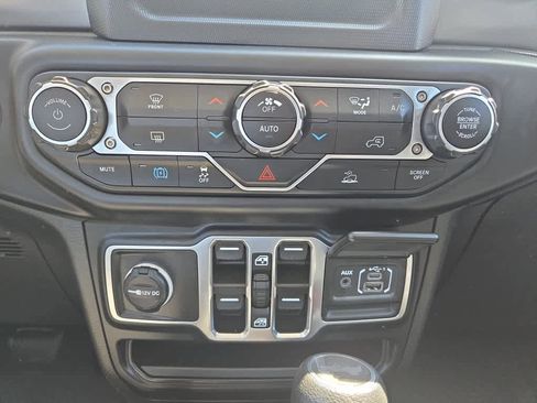 Used 2023 Jeep Wrangler Unlimited AWD/4WD image 30